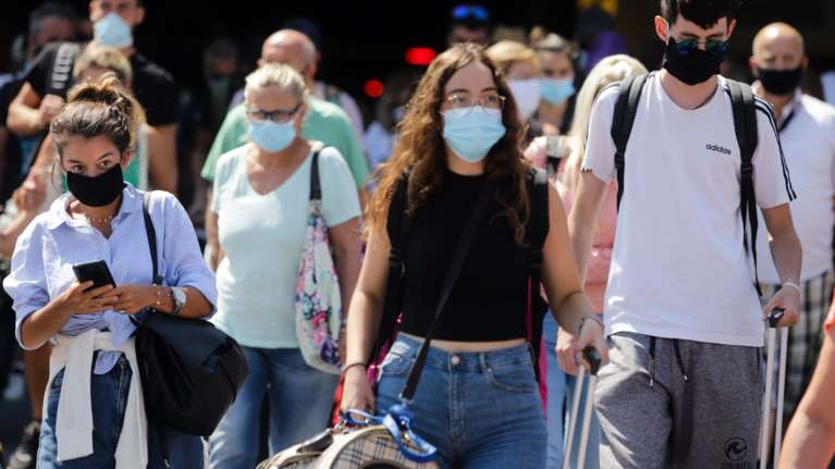 Κορονοϊός: 800 τεστ σε ταξιδιώτες που επέστρεψαν στα λιμάνια Πειραιά και Ραφήνας