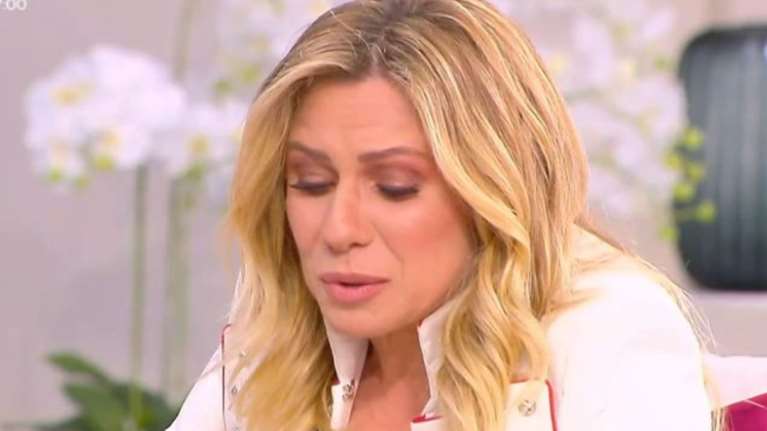 &quot;Λύγισε&quot; η Κατερίνα Καραβάτου στη Φαίη Σκορδά: &quot;Δεν μπορώ να πω ότι ξεπερνιέται&quot;