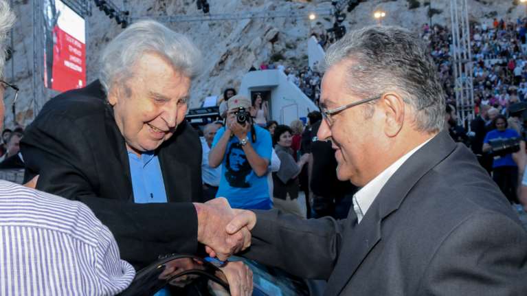 Κουτσούμπας για Θεοδωράκη: Υποσχέθηκα να εισακουστεί η τελευταία επιθυμία του - Οταν μιλούσαμε τρώγοντας... παϊδάκια και ρακές