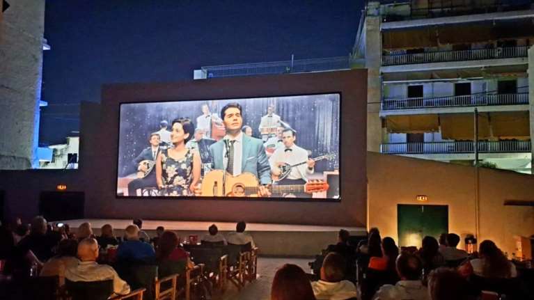 Η επιστροφή ενός ιστορικού θερινού σινεμά: Η οθόνη του Σινέ Τιτάν άναψε ξανά