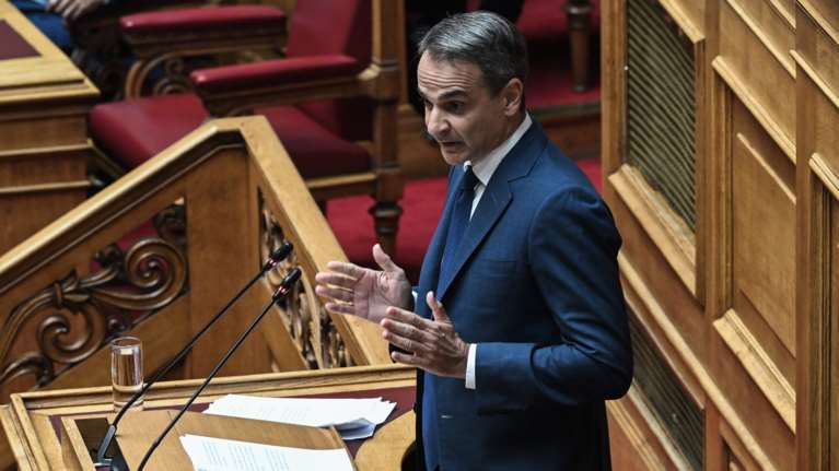 Μητσοτάκης στη Βουλή: Οι νέες αυξήσεις προσφέρουν σε κάθε δημόσιο υπάλληλο έναν επιπλέον μισθό τον χρόνο