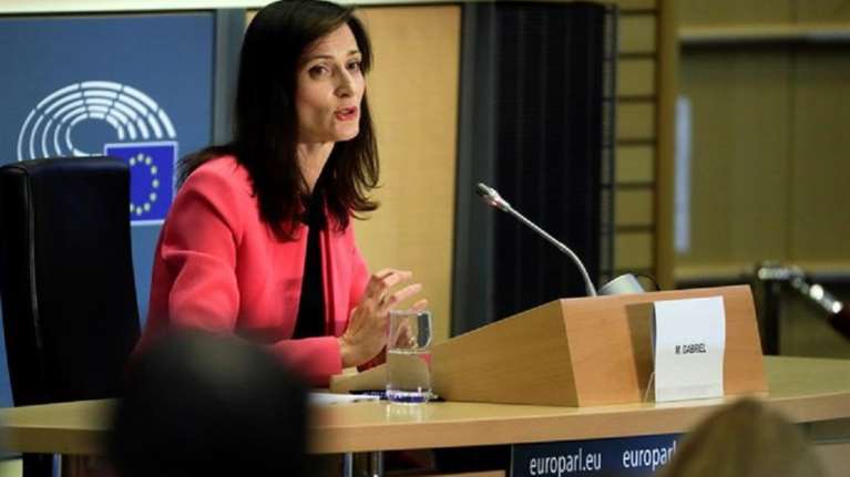 Μαρίγια Γκαμπριέλ: Παραιτήθηκε η Επίτροπος της Ε.Ε. - Σε Βεστάγκερ και Μαργαρίτη Σχοινά το χαρτοφυλάκιό της