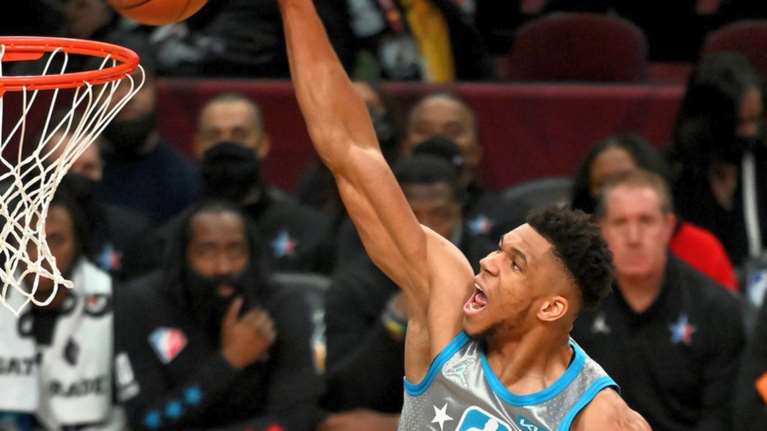 Τζέιμς-Ντουράντ 163-160: To double double του Γιάννη