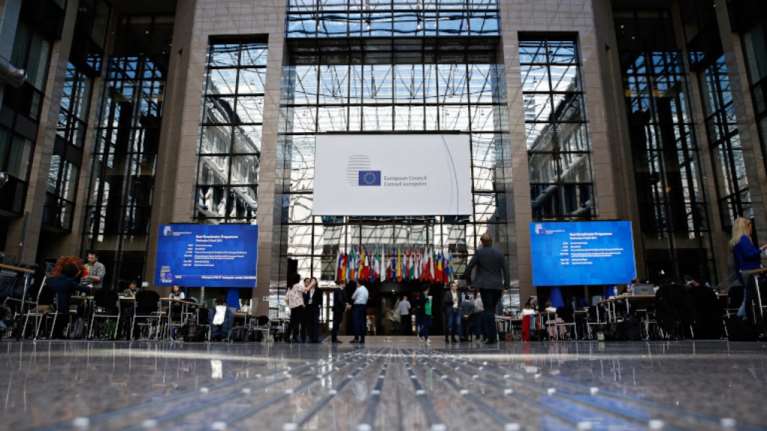 Επιχείρηση κατευνασμού της Αγκυρας: Οι Βρυξέλλες έτοιμες να δώσουν 500 εκατ. για τους πρόσφυγες