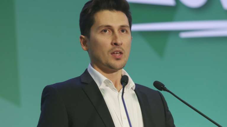 Χρηστίδης σε Μακρή για τα πρόστιμα σε μαθητές:  Μήπως να τους κουρεύουμε στο Σύνταγμα;