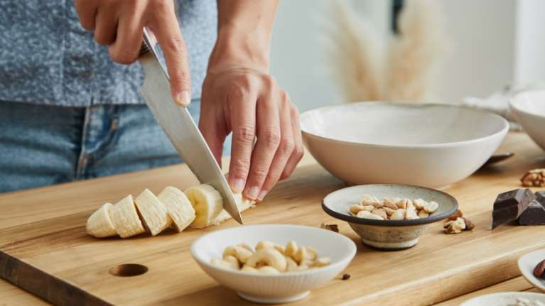 Γιατί πεινάμε το βράδυ; Τα 4 βραδινά σνακ με λίγες θερμίδες