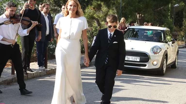 Οι minimal chic νύφες της ελληνικής showbiz που θα σου προσφέρουν bridal έμπνευση