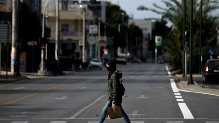 Κορονοϊός: Πρώτες ξανά Αττική και Θεσσαλονίκη με 250 και 243 νέα κρούσματα - Συναγερμός στο Κιλκίς για τις 102 νέες μολύνσεις