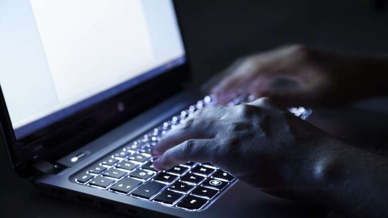 Revenge porn στην Πάτρα: &quot;Του είπα να χωρίσουμε και δημοσίευσε τα βίντεο - Τι θα πω στους γονείς μου;&quot;