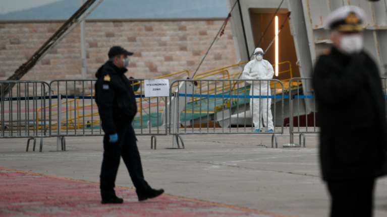 Απόπειρα δύο Τούρκων του πλοίου &quot;Ελ. Βενιζέλος&quot; να το &quot;σκάσουν&quot; από την καραντίνα