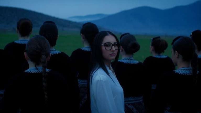 Eurovision: Αυτό είναι το βίντεοκλιπ της &quot;Αστερομάτας&quot; - Κινηματογραφική αισθητική και στοιχεία ελληνικής παράδοσης