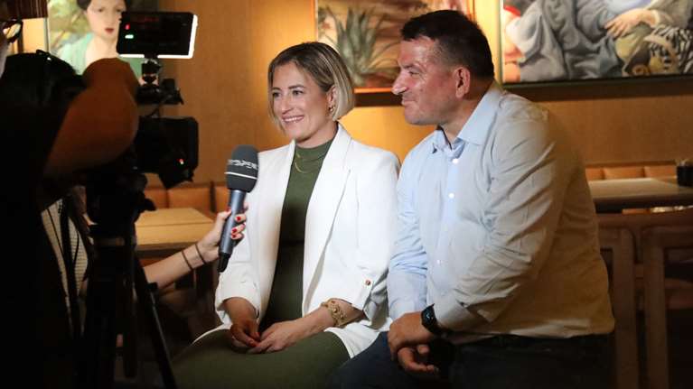 Πύρρος Δήμας &amp; Αφροδίτη Σκαφιδά - Οι σπάνιες εικόνες με το πρόσωπο της κόρης τους, Ελευθερίας