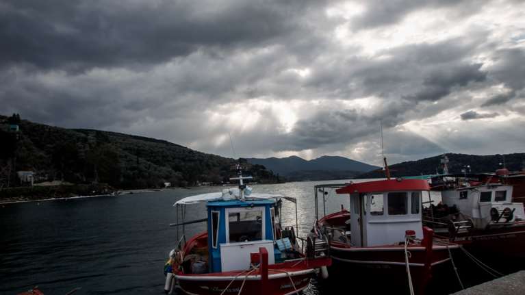 Σάκης Αρναούτογλου: Με συννεφιά μέχρι το Σάββατο - Νοτιάδες και μπόρες με διαλείμματα - Περισσότερη βροχή την Τετάρτη