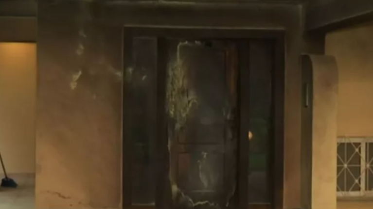 Επίθεση με γκαζάκια στο σπίτι του δημοσιογράφου Αρη Πορτοσάλτε [εικόνες - βίντεο]