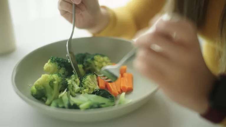 Πώς να φροντίσεις το συκώτι σου φυσικά; 10 απλοί τρόποι για καλύτερη λειτουργία (χωρίς ακραίες τακτικές)