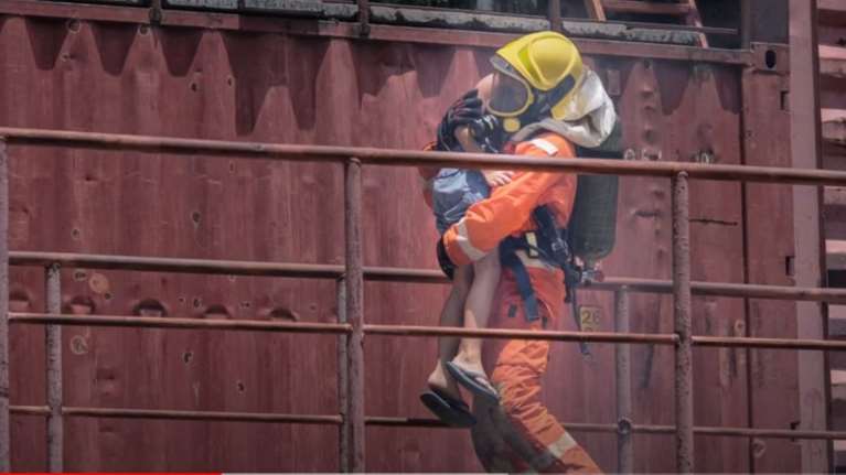 Συγκινητικό βίντεο της Πολιτικής Προστασίας για τα 25 χρόνια της: &quot;Κουρασμένοι, άυπνοι, παγωμένοι αλλά ποτέ φοβισμένοι&quot;