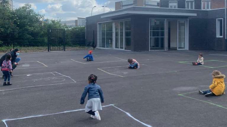 Γαλλία σε γραμμή ...ΠΑΜΕ: Αυστηρά μέτρα και αποστάσεις στα σχολεία [εικόνες]