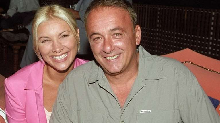 Ανδρέας Μικρούτσικος- Δήμητρα Ρουμπέση: Ο εντυπωσιακός γάμος 19 χρόνια πριν, με κουμπάρο τον Δημήτρη Κοντομηνά