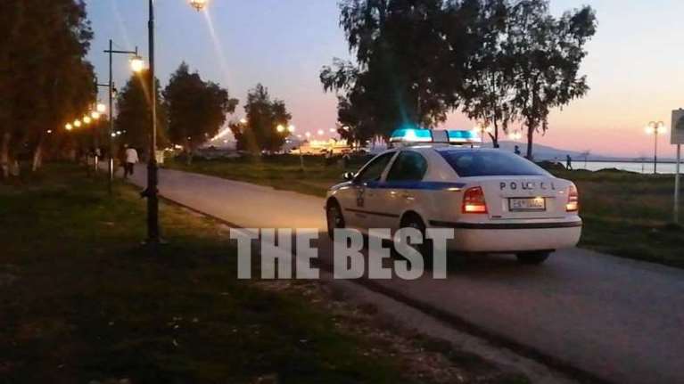 Πάτρα: Αστυνομικοί με μεγάφωνα ζητούν από τον κόσμο να πάει σπίτι του [εικόνες - βίντεο]