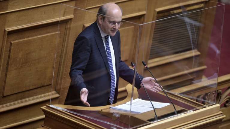 &quot;Πυρά&quot; Χατζηδάκη: Όταν ο Τσίπρας έλεγε μπράβο στον Παπαστράτο, χειροκροτούσε τη διευθέτηση χρόνου εργασίας