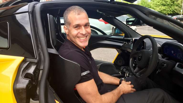 Χρήστος Δελαντώνης: Ο Θεσσαλονικιός που διαπρέπει στα μεγάλα σαλόνια της αυτοκινητοβιομηχανίας [εικόνες]