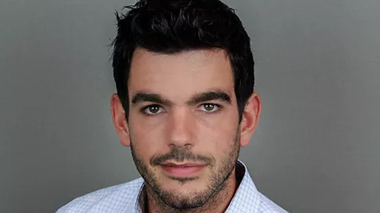 Κίμων Δρακόπουλος: Ποιος είναι ο Έλληνας επιστήμονας που εγκωμίασε ο Μητσοτάκης στη Βουλή