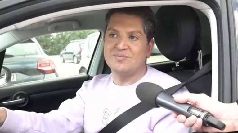 Ο Γιάννης Πουλόπουλος στις πρώτες του δηλώσεις για τον γάμο του με τον σύντροφό του: &quot;Γίνεται για τους γονείς μου, όχι για εμένα&quot;