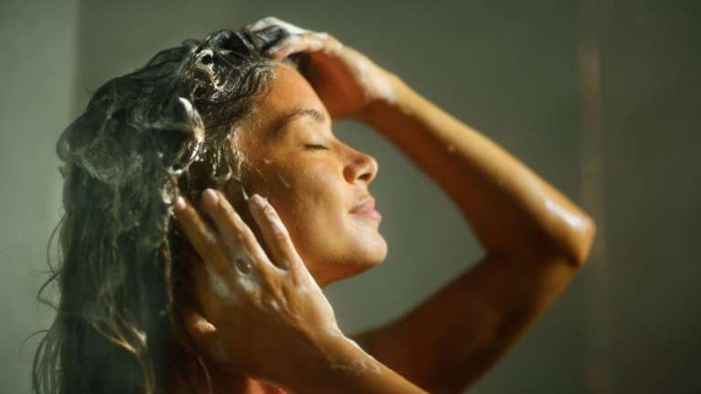 Αυτά τα δυο στοιχεία στα σαμπουάν μπορούν να προκαλέσουν ξηροδερμία