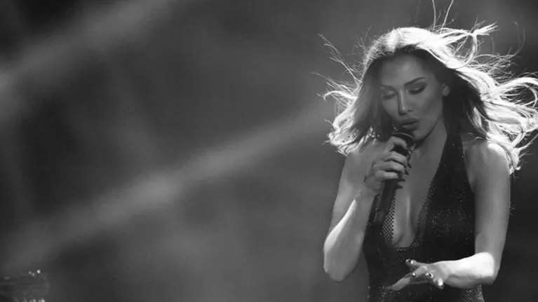 Δέσποινα Βανδή &amp; Βασίλης Μπισμπίκης: Σε κρητικό κέντρο στο Μοσχάτο - Στην παρέα τους η Μαρία Τζομπανάκη