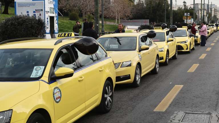 Ταξί: 24ωρη απεργία τη Μεγάλη Τρίτη για τις λεωφορειολωρίδες – &quot;Κλιμάκωση μετά το Πάσχα&quot;, λέει ο Λυμπερόπουλος