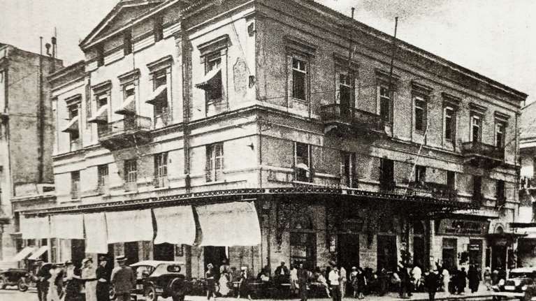 Οι ομαδικές μετακομίσεις στην Αθήνα κάθε 1η Σεπτεμβρίου  - Κάρα φορτωμένα νοικοκυριά συνωστίζονταν στους δρόμους