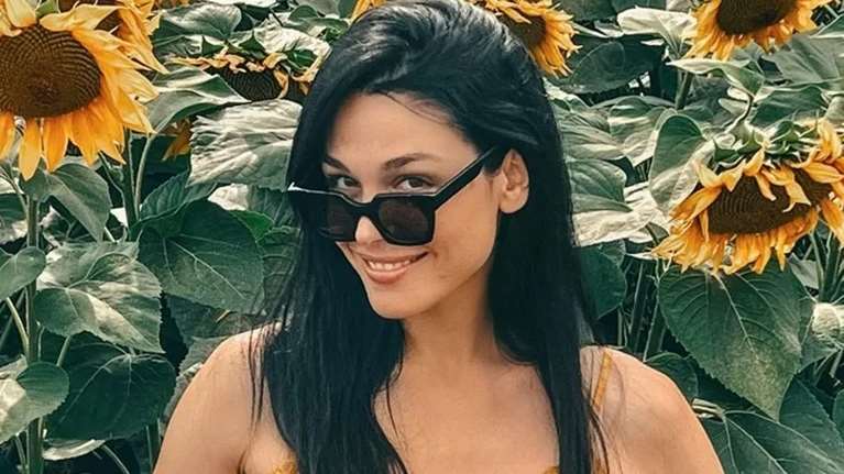 Η Ιωάννα Τριανταφυλλίδου προτείνει πώς να φορέσεις το έντονο χρώμα τον Σεπτέμβριο