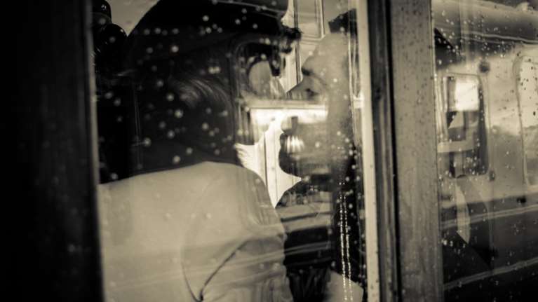 Πότε και από ποιον δόθηκε το πρώτο φιλί στον κόσμο; - Κι όμως, υπάρχει επιστημονική απάντηση