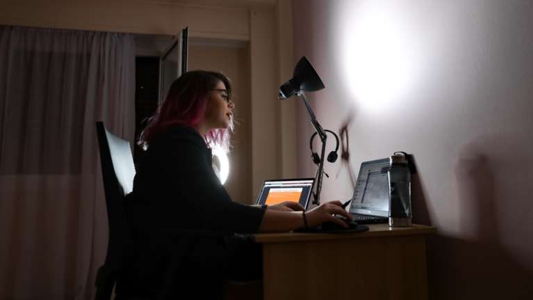 Χαρδαλιάς: Αυστηροποίηση των ελέγχων για την εφαρμογή της τηλεργασίας - Τί είπε για τους τηλεοπτικούς σταθμούς