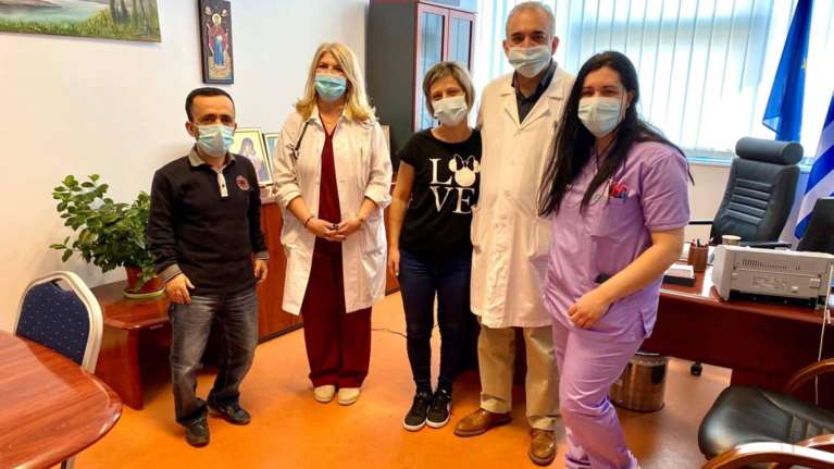 Κέρκυρα: Συγκινητικές στιγμές - Εξιτήριο πήρε η 40χρονη νοσηλεύτρια που είχε παραλύσει μετά το εμβόλιο