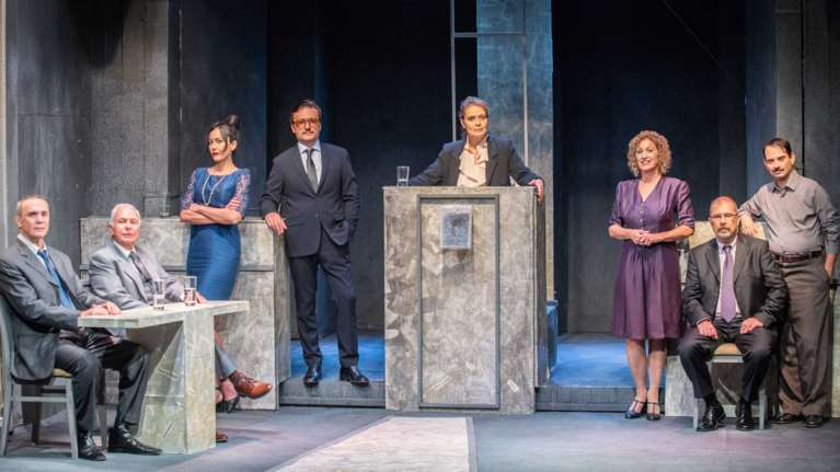 &quot;Αθώος ή Ένοχος&quot;: Ένα δυνατό δικαστικό δράμα για 3η χρονιά στη σκηνή