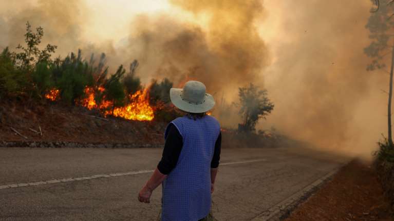 Καιρός: Ισχυροί άνεμοι και θερμοκρασία έως 34 βαθμούς - Υψηλός κίνδυνος πυρκαγιάς σε Αττική και άλλες 10 περιοχές