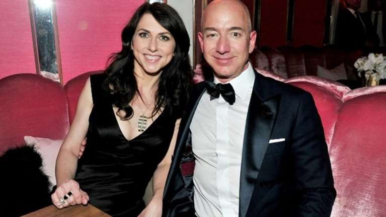 Η πάμπλουτη πρώην σύζυγος του Τζεφ Μπέζος παντρεύτηκε ξανά: Ο τυχερός είναι δάσκαλος στο σχολείο των παιδιών της