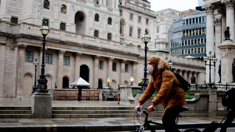 Τράπεζα της Αγγλίας: &quot;Καμπανάκι&quot; για το κόστος στην ενέργεια - Κίνδυνος απότομης διόρθωσης σε ομόλογα και μετοχές