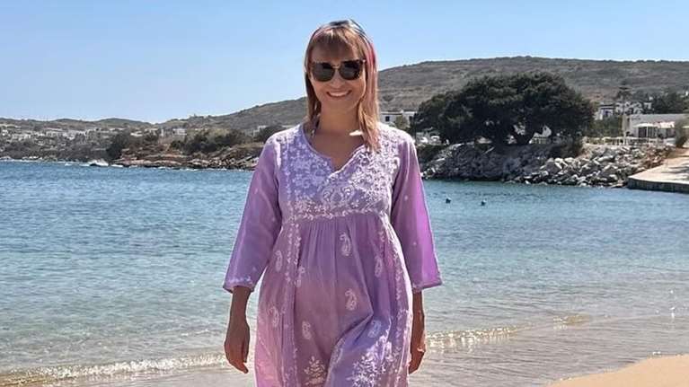 Η Μάρα Ζαχαρέα σε γνωστή παραλία της Πάρου: Φόρεσε το μπικίνι που αναδεικνύει το μαύρισμά της