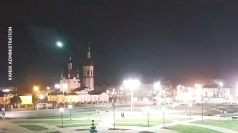 Σιβηρία: Εντυπωσιακό βίντεο με μετεωρίτη να πέφτει πάνω από πόλη