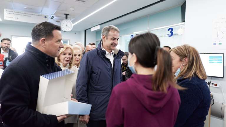 Μητσοτάκης: Πρωτοχρονιάτικη επίσκεψη στο Νοσοκομείο "Γεώργιος Γεννηματάς"