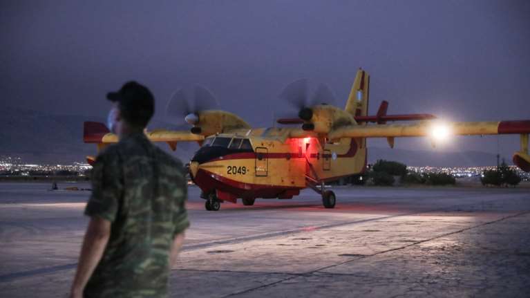 Πόσα εναέρια μέσα επιχειρούν στην Εύβοια;- Οι δηλώσεις Ηλιόπουλου και οι αντιφάσεις Χαρδαλιά και Αρχηγού της Πυροσβεστικής