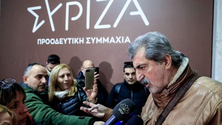 Γκάφα Πολάκη: Ανέβασε εικόνα με αγρότες και σανό με φόντο τον πύργο του Άιφελ, δεν κατάλαβε ότι ήταν τεχνητή νοημοσύνη