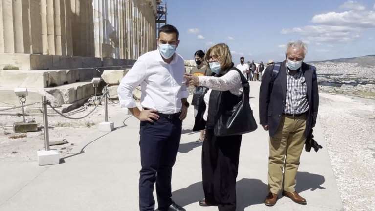 Τυχαία συνάντηση Τσίπρα - Μενδώνη στην Ακρόπολη - Ο διάλογος και οι διαφωνίες