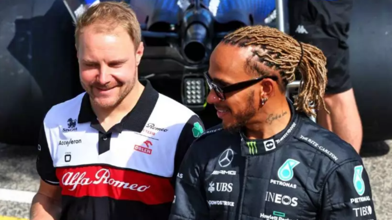 Formula 1: Η ημίγυμνη φωτογραφία του Μπότας στα χέρια του Χάμιλτον