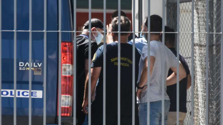 Πέτρος Φιλιππίδης: Αυτοί είναι οι δύο άνθρωποι που τον στηρίζουν -  Χαμένος στον κόσμο του στο στενό κελί της καραντίνας