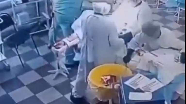 Απίστευτο βίντεο από τον σεισμό στη Ρωσία: Η στιγμή που χτυπάει ο εγκέλαδος την ώρα του χειρουργείου