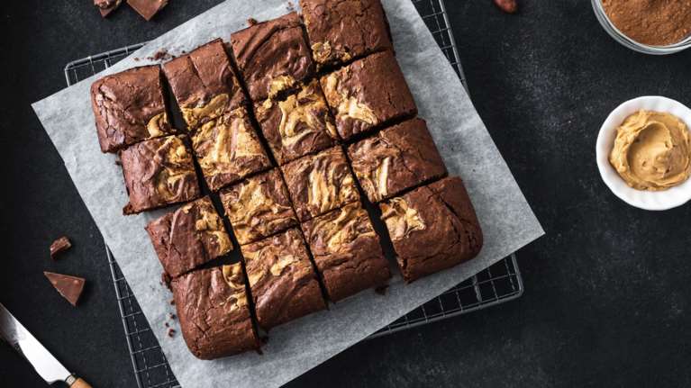 Brownies με φυστικοβούτυρο και αλμυρή καραμέλα