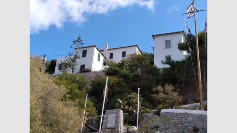 Αλλαξε χέρια η πολυτελής βίλα τριών επιπέδων του Δημήτρη Κοντομηνά στην Ύδρα - 2,761 εκατ. ευρώ πλήρωσε ο νέος ιδιοκτήτης